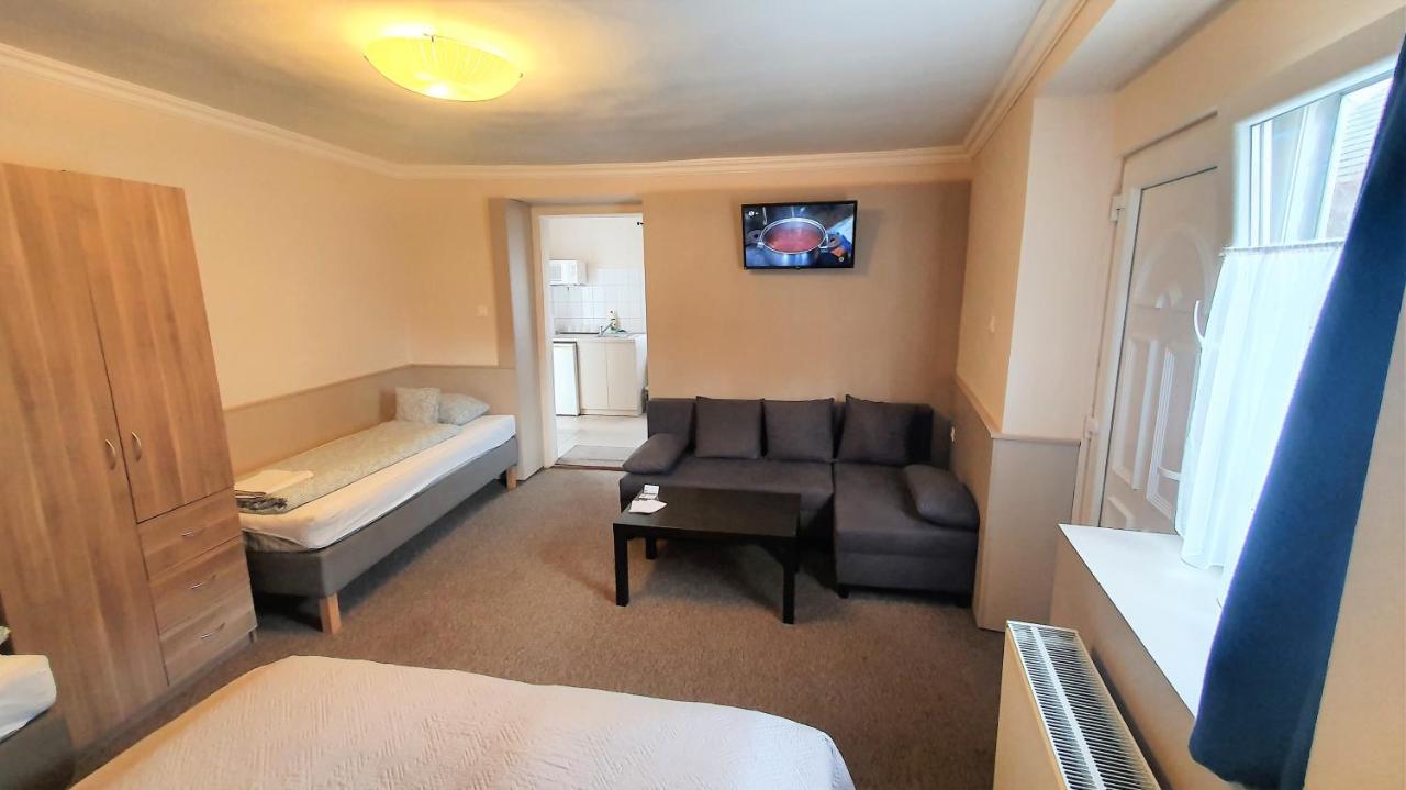 Central Motel Кечкемет Экстерьер фото