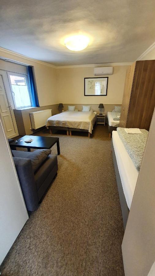 Central Motel Кечкемет Экстерьер фото