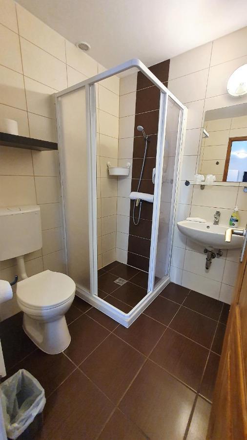 Central Motel Кечкемет Экстерьер фото