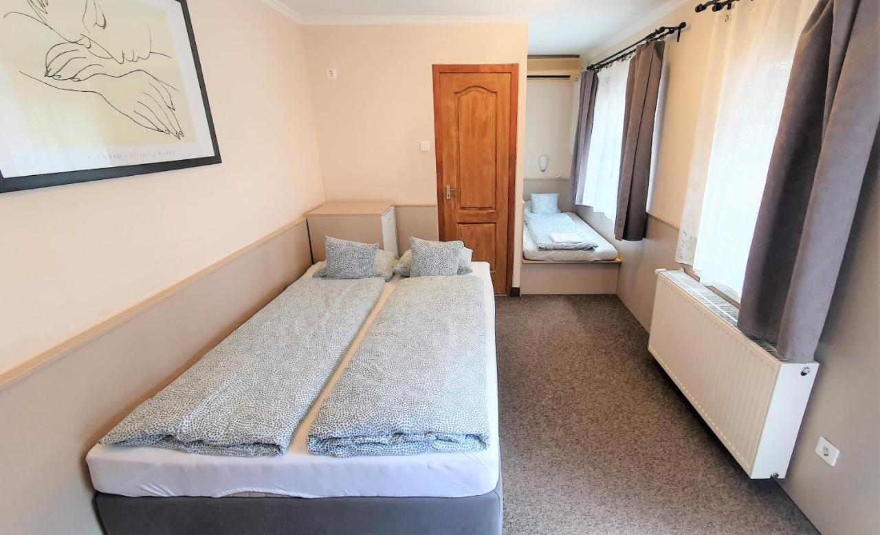 Central Motel Кечкемет Экстерьер фото