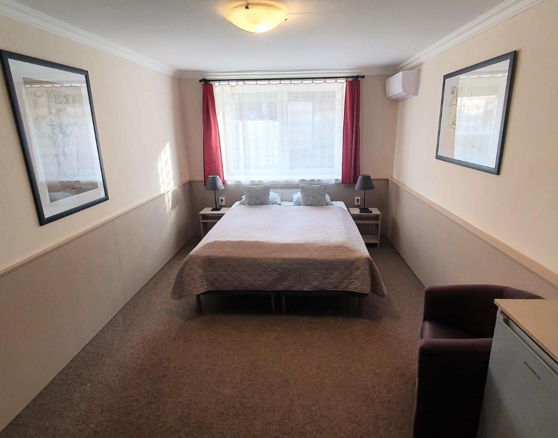 Central Motel Кечкемет Экстерьер фото