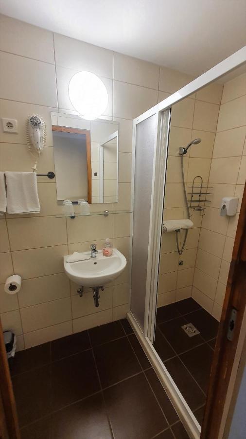 Central Motel Кечкемет Экстерьер фото