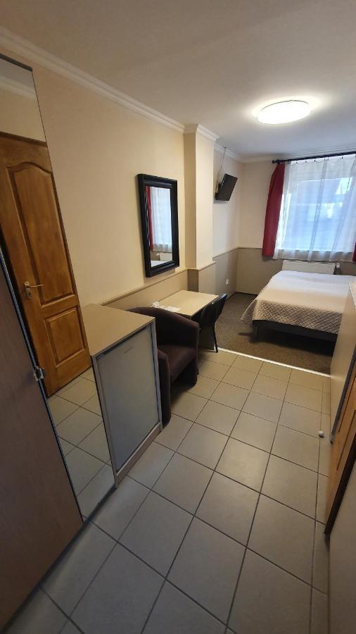 Central Motel Кечкемет Экстерьер фото