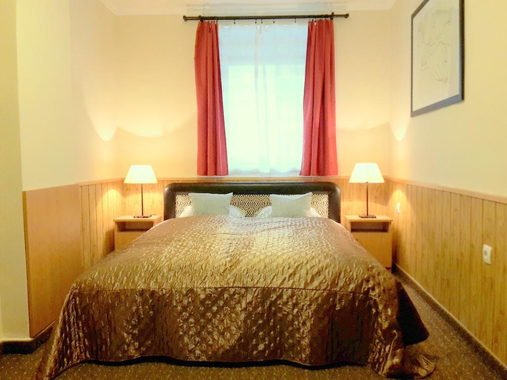 Central Motel Кечкемет Экстерьер фото